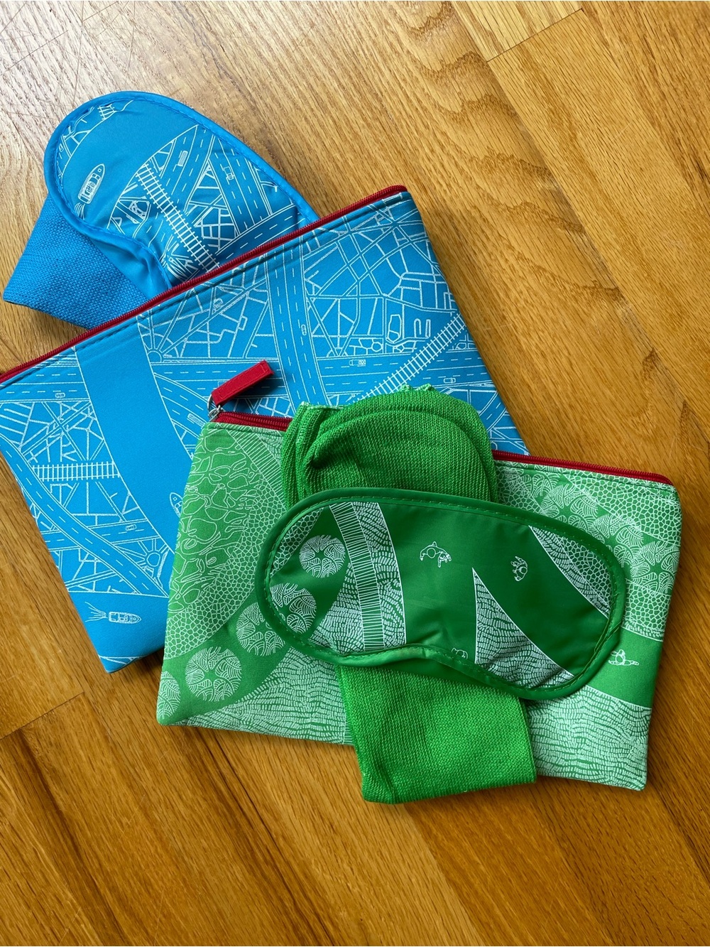 2 TRAVEL KITS